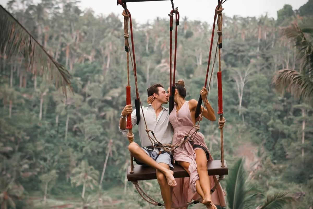 Bali: Leke-Leke Waterfall, Monkey Forest & Jungle Swing Tour with Transfer Jungle Swing